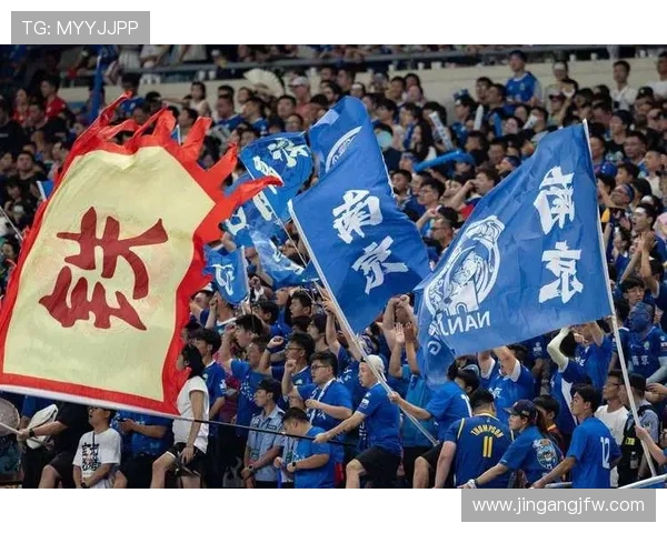 苏超南京队真情致谢球迷圣奥体化作蓝色海洋共同见证激情时刻 苏超南京队真情致谢球迷圣奥体化作蓝色海洋共同见证激情时刻