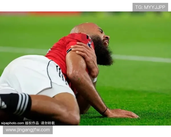 曼联中场引众怒：替补登场后球队丢球，遭球迷猛烈炮轰